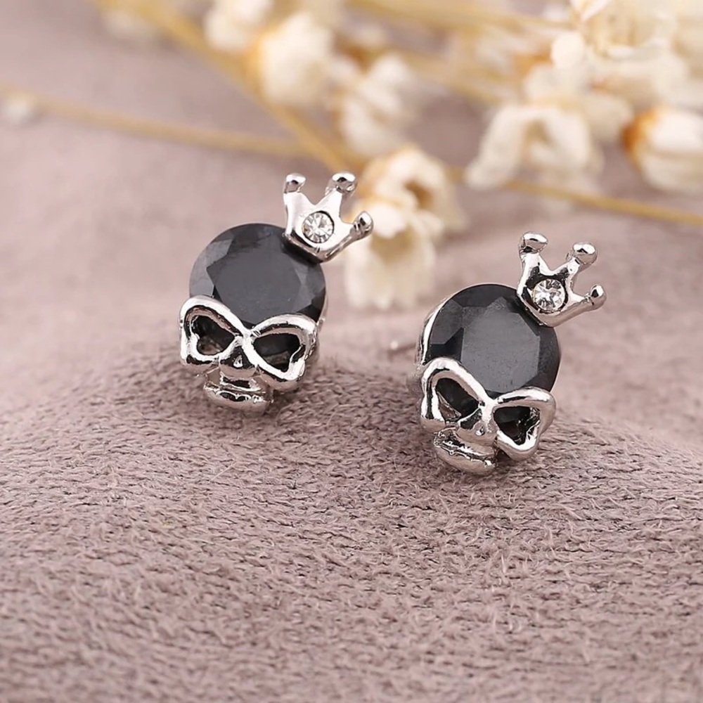 Skull Stud Earrings - Picture 4 of 6